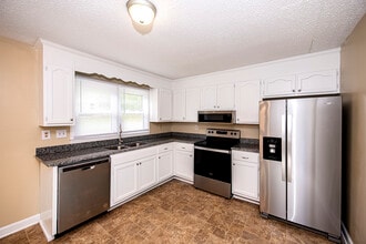 Building Photo - 2711 Springbrook Cir