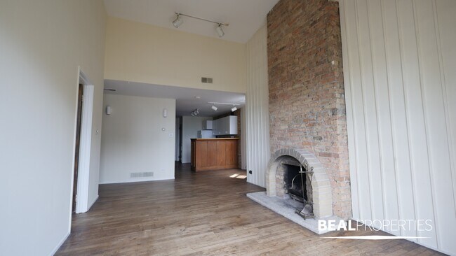 Foto del edificio - 604 W Surf St