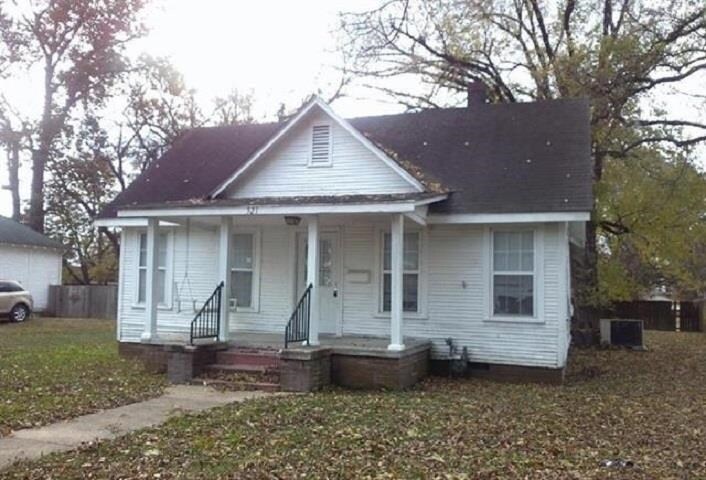 Primary Photo - 521 W Hale Ave