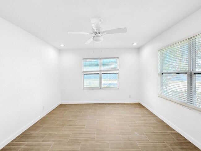 Building Photo - 701 S 26th St