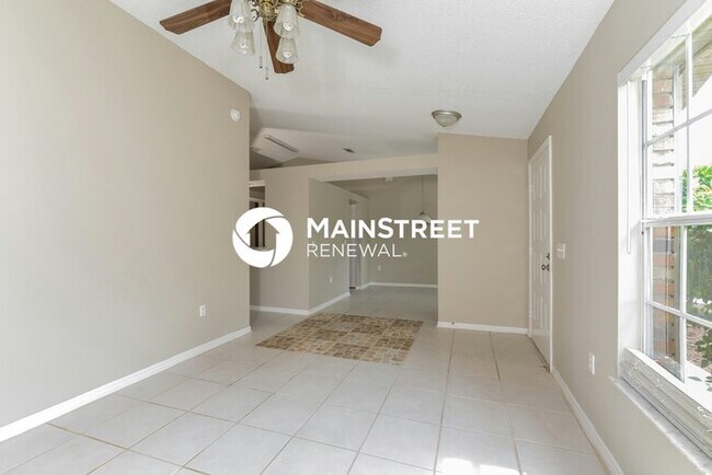 Building Photo - 3 Bedroom Pet-Friendly Home in Deltona, FL with Main Street Renewal