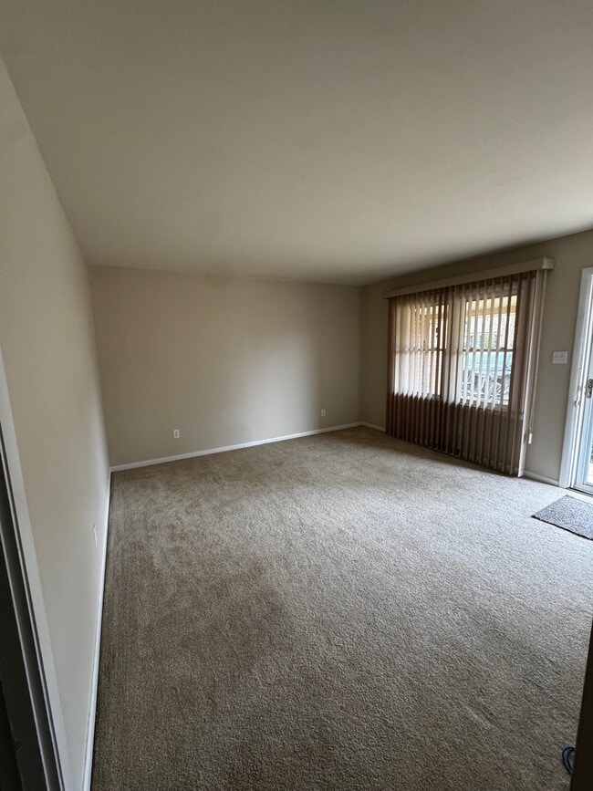 Foto del edificio - 114 Windsor Dr