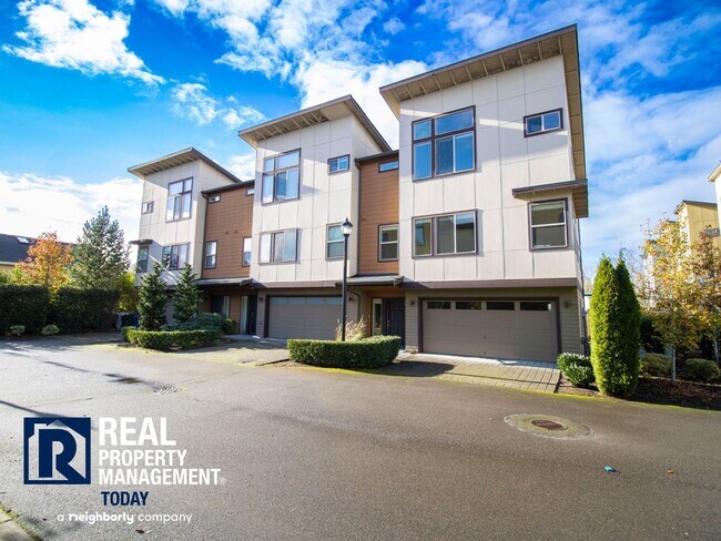 Foto del edificio - Modern 2-Bed Townhome with Garage & Private Patio in Renton!