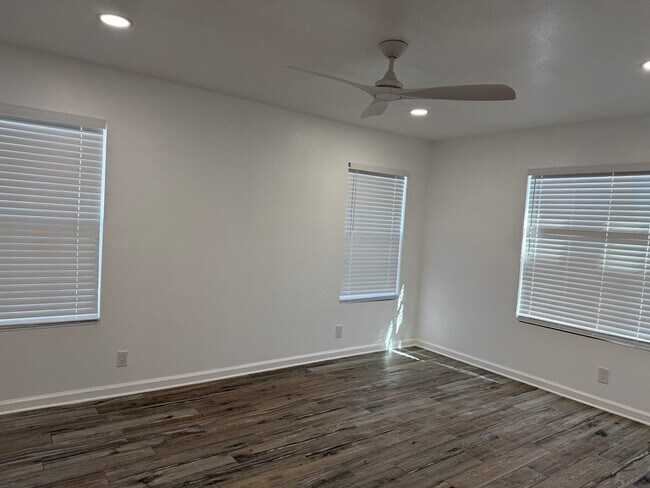 Foto del edificio - 2711 E 31st St