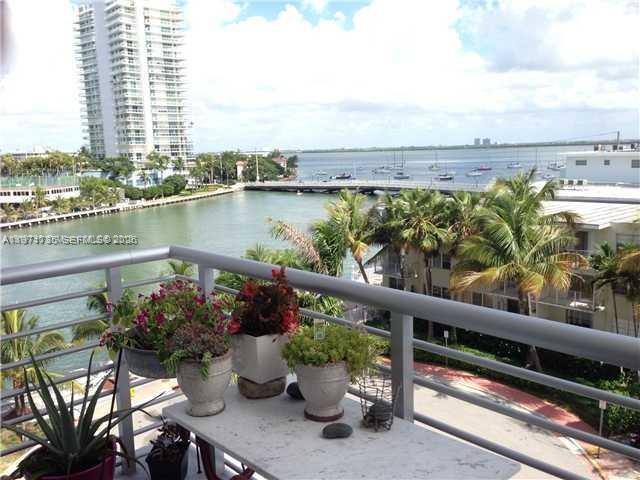 Building Photo - 1450 Lincoln Rd