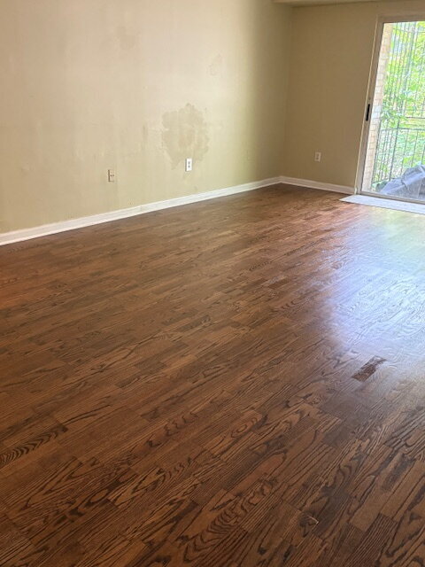 Foto del edificio - Beautiful hardwood floors and new appliances!