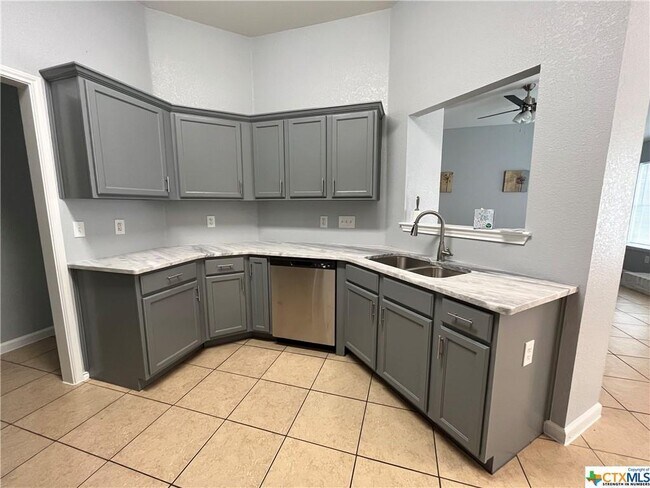 Foto del edificio - 7108 Bluegrass Ct