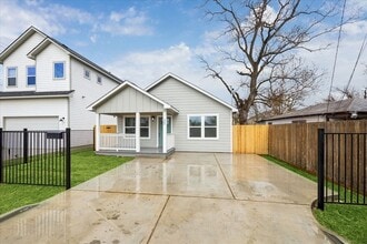 Building Photo - 903 E 37th St