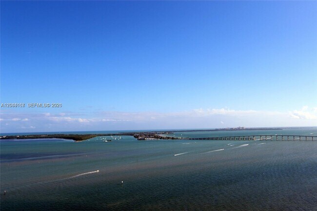 Building Photo - 1155 Brickell Bay Dr