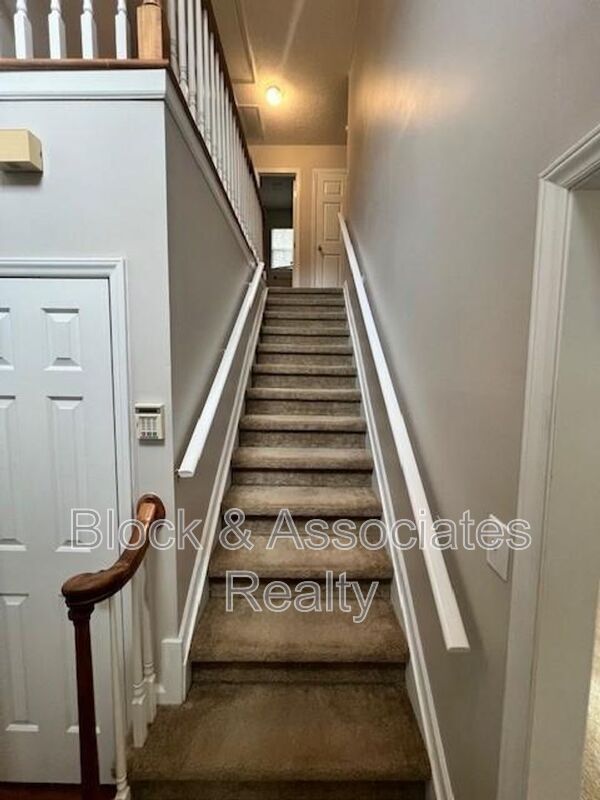 Foto del edificio - 304 W Wyatts Pond Ln