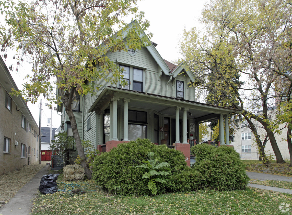 Foto del edificio - 1773 N Cambridge Ave