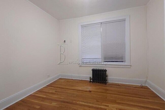 Building Photo - 3 bedroom in ASTORIA NY 11103