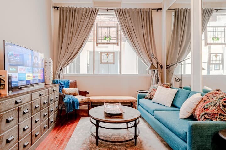 Main Sitting Area ( Note Internet TV) - 350 King St