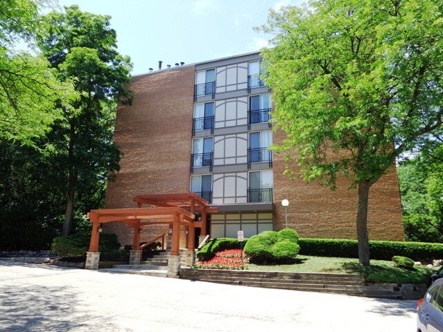 Foto del edificio - 5810 Oakwood Dr