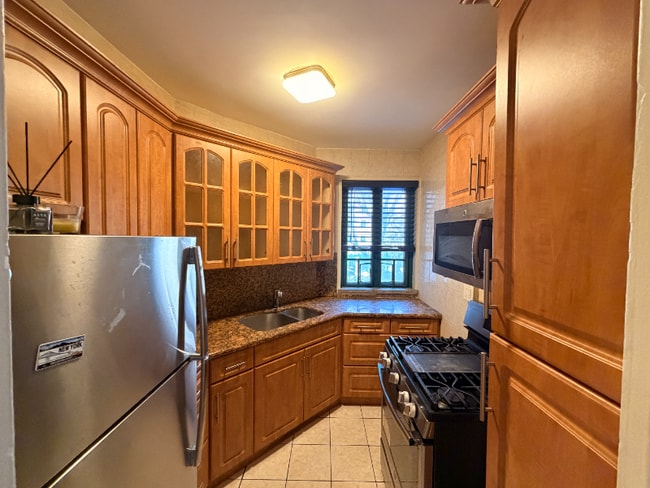 Photo - 1530 Metropolitan Ave Apartment