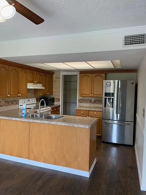 Foto del edificio - 1084 Longfellow Cir