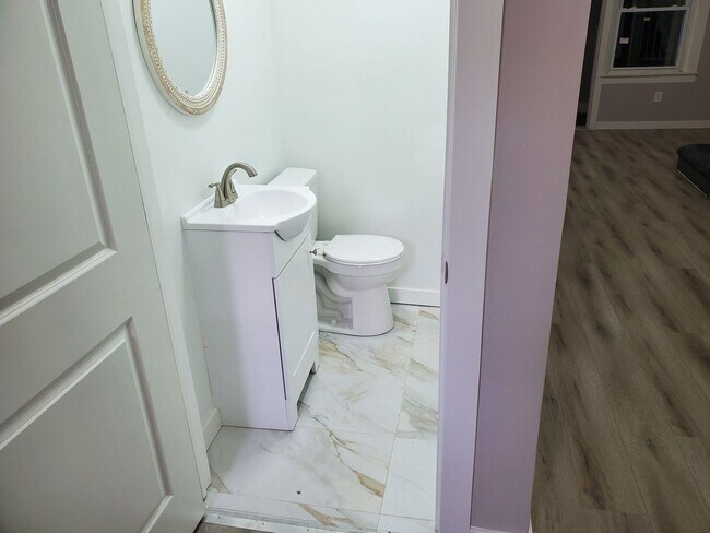 Building Photo - 3 Bedroom House in West Philadelpia