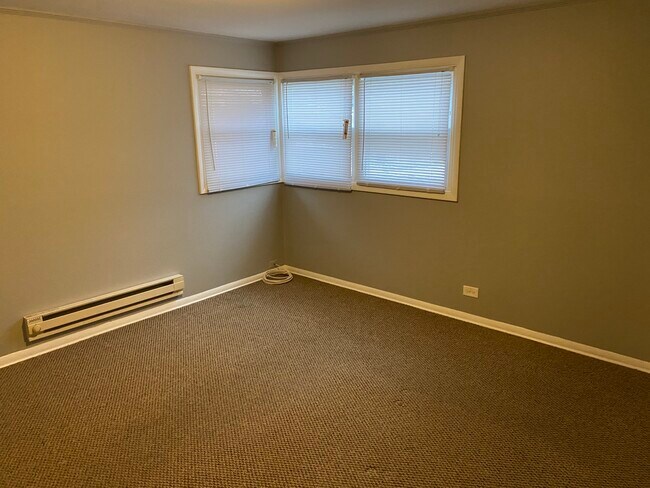 Building Photo - 17205 Longfellow Ave