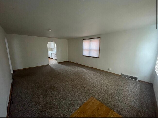 Foto del edificio - 658 Payne Ave