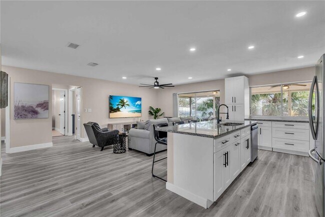 Foto del edificio - 2544 Carlisle Pl
