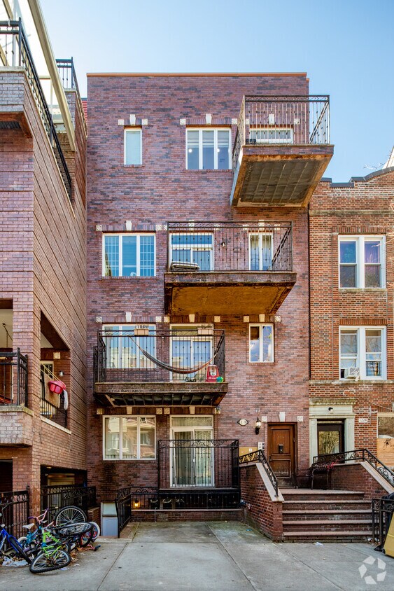 Primary Photo - 1230 42nd St