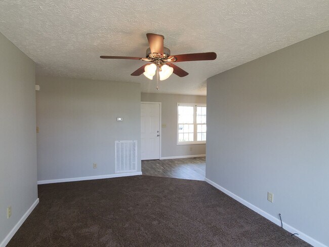 Foto del edificio - $1300 Charming 3 Beds 1 Bath Home
