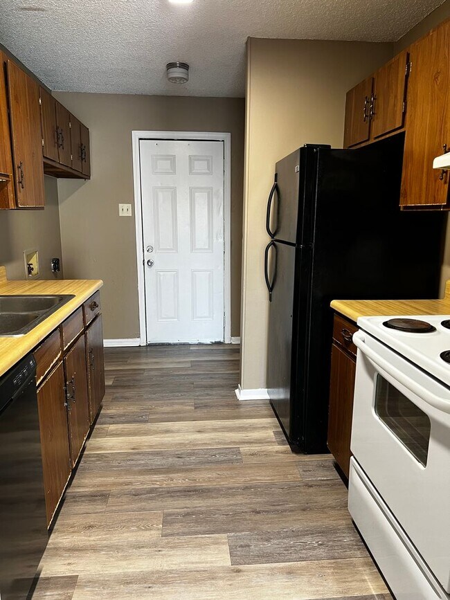 Building Photo - 405 Knollwood Cir