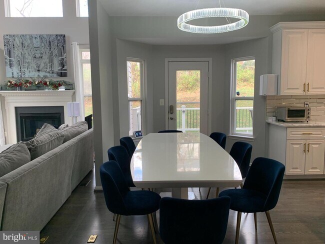 Foto del edificio - 5326 Poplar Valley Ct