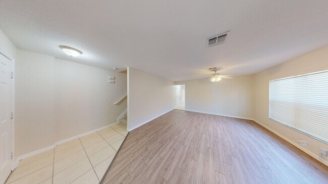 Foto del edificio - 4 Bedroom /2.5 bath Spacious Home In Sanfo...