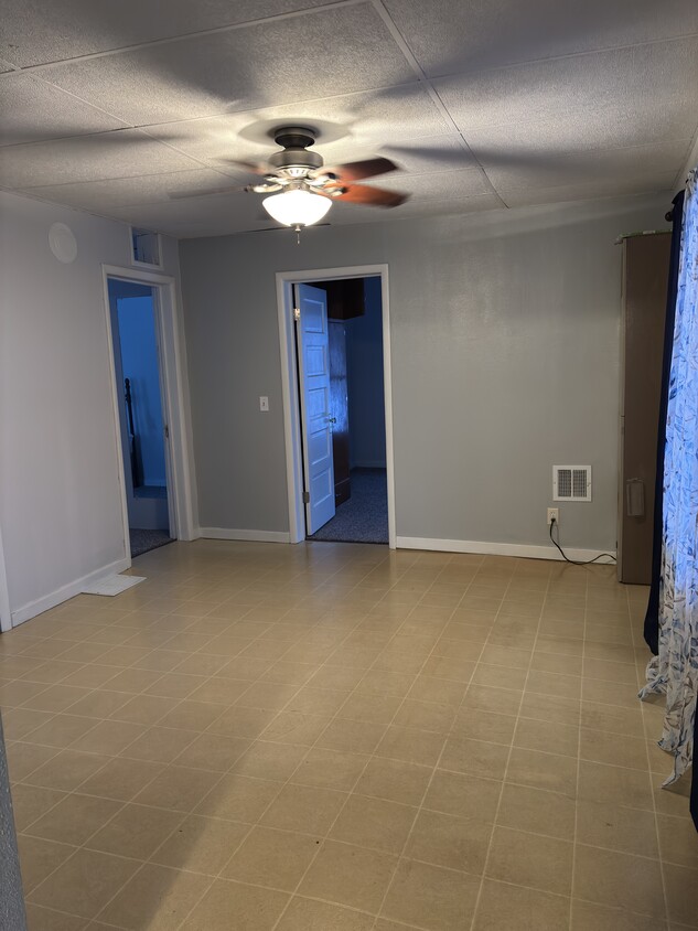 Building Photo - 303 Cobban St