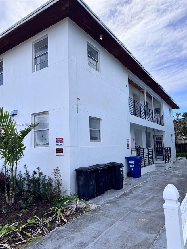 Building Photo - 950 79th Terrace