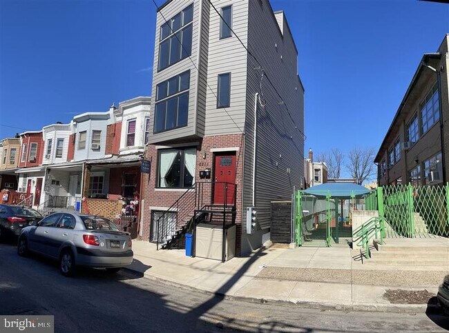 Building Photo - 2211 Moore St
