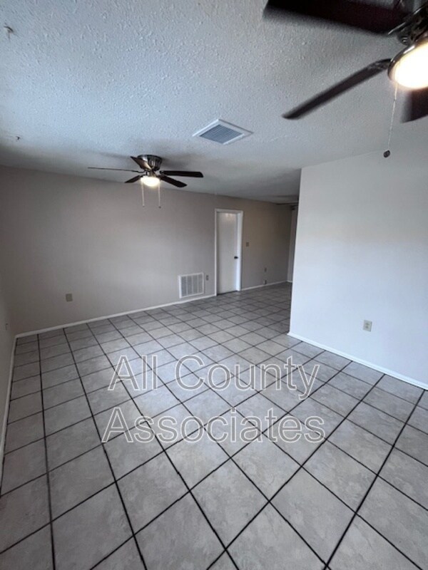 Foto del edificio - 9739 Marlington Lane