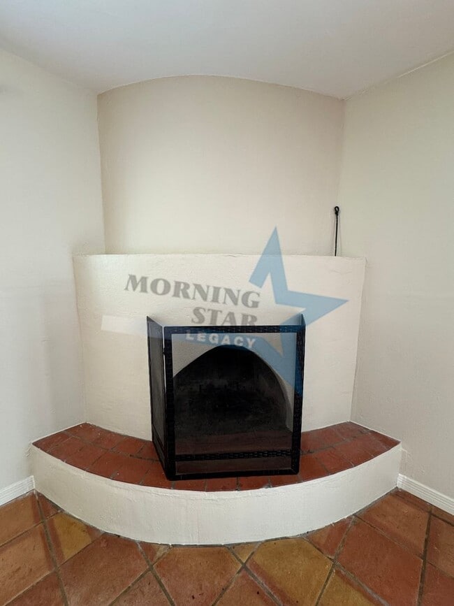 Building Photo - 3-Bedroom Home - True Desert Living!