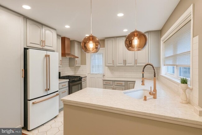 Building Photo - 6726 S Kings Hwy