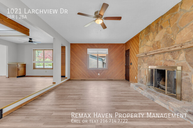 Building Photo - 1021 Larchview Dr