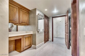 Building Photo - 9103 Alta Dr
