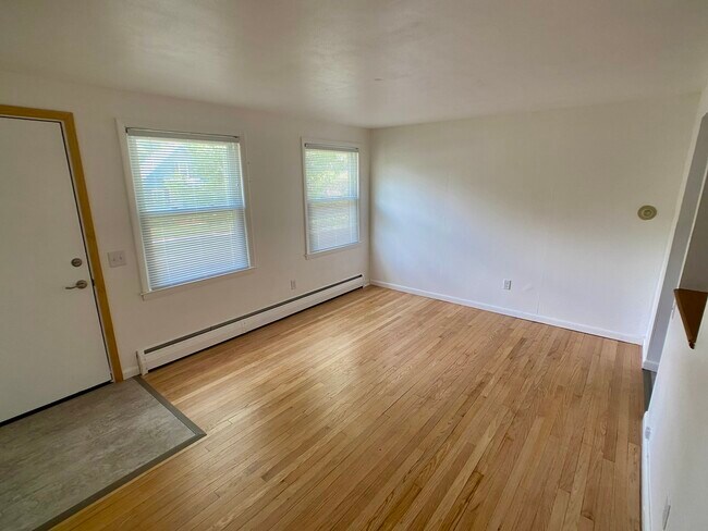 Living Room - 1514 Loftsgordon Ave