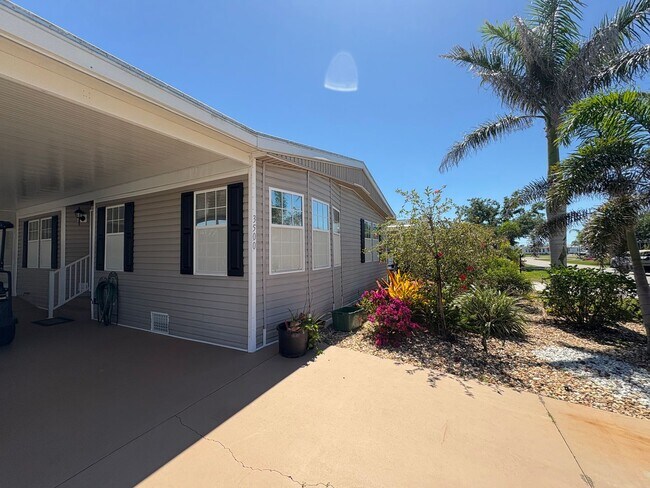 Foto del edificio - Florida living at its finest! 3/2 with a c...