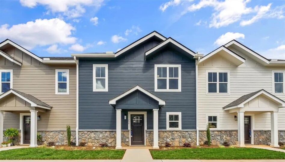 Foto principal - 198 Beacon Ave