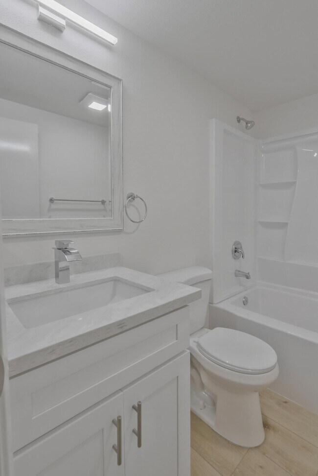 Foto del edificio - 7890 Hummingbird Ln