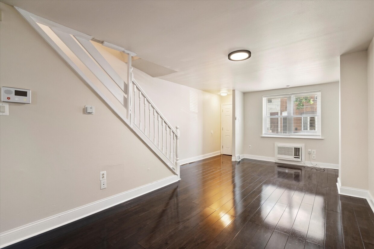 Primary Photo - 2648 Gerritt St