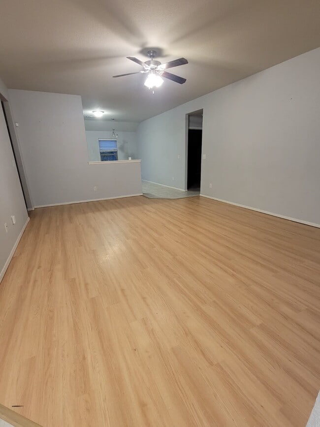 Foto del edificio - 904 SW Green World St