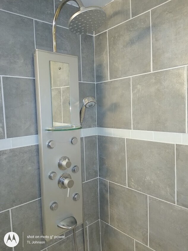 Shower - 8645 S Drexel Ave