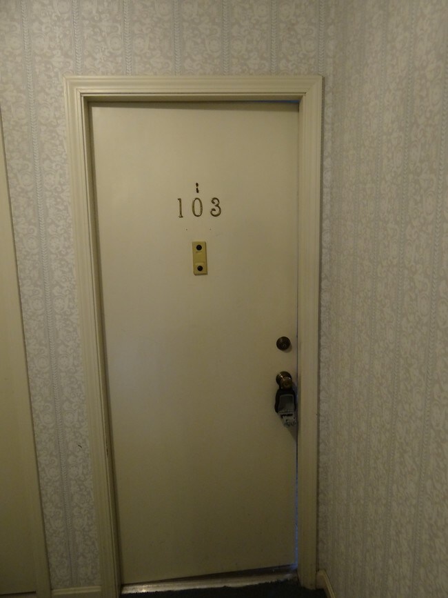 Foto del edificio - 300 Stonehenge Drive, Unit 103
