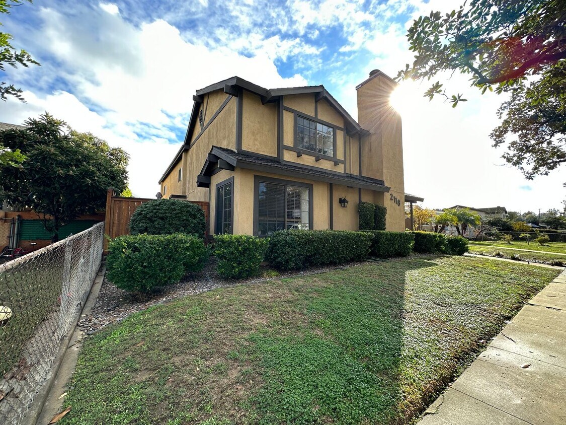 Foto principal - 812 - 2118-2120 S. Meridian LLC