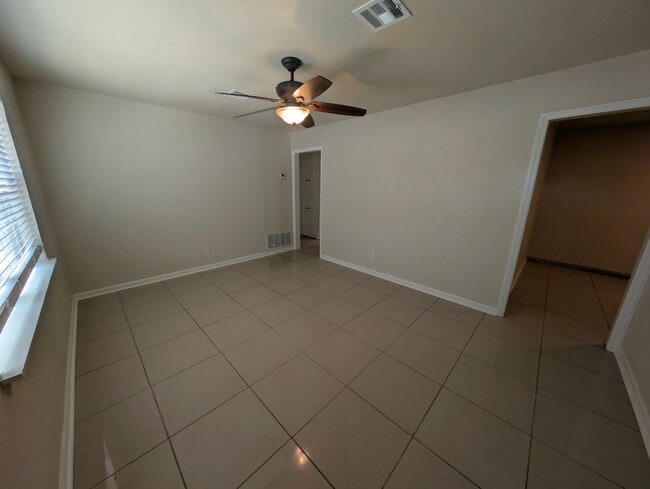 Building Photo - 717 S Midwest Blvd