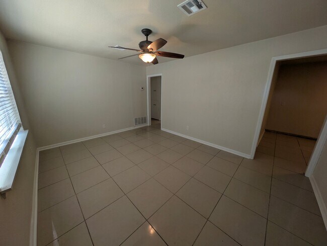 Photo - 717 S Midwest Blvd House