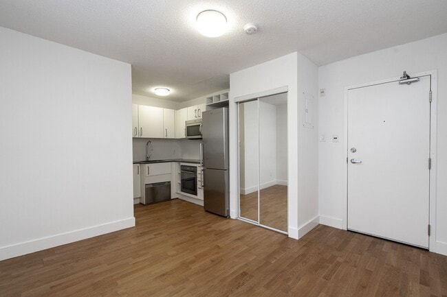 Building Photo - 56 Maitland Street