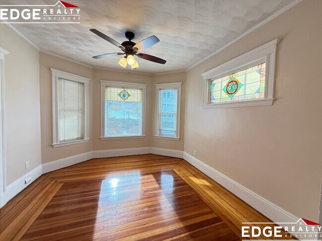 Foto del edificio - 12 Langley Rd